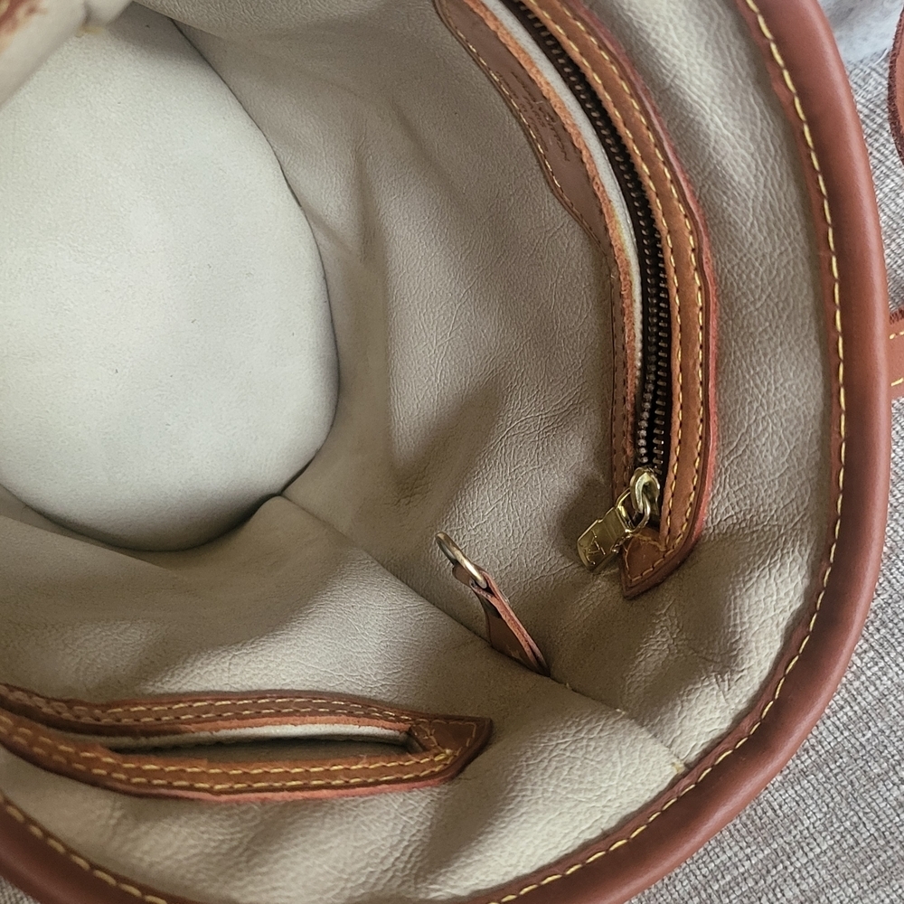 LOUIS VUITTON Monogram Bucket PM Shoulder Bag M42238..Authentic!!! - Picture 7 of 16